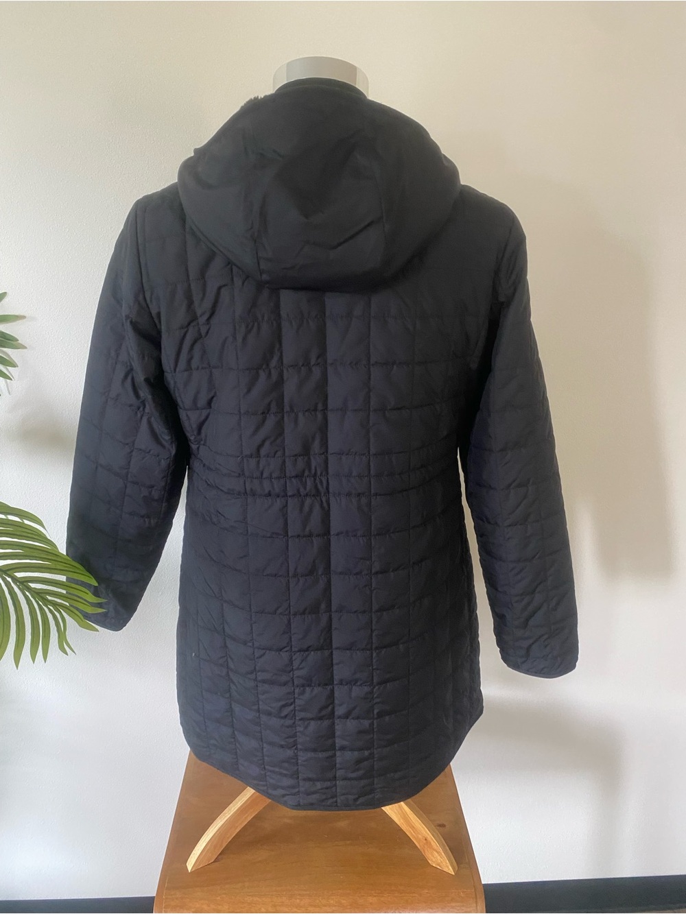 The North Face Black Quilted Women’s Hooded Jacket Parka - size Large - Picture 3 of 9